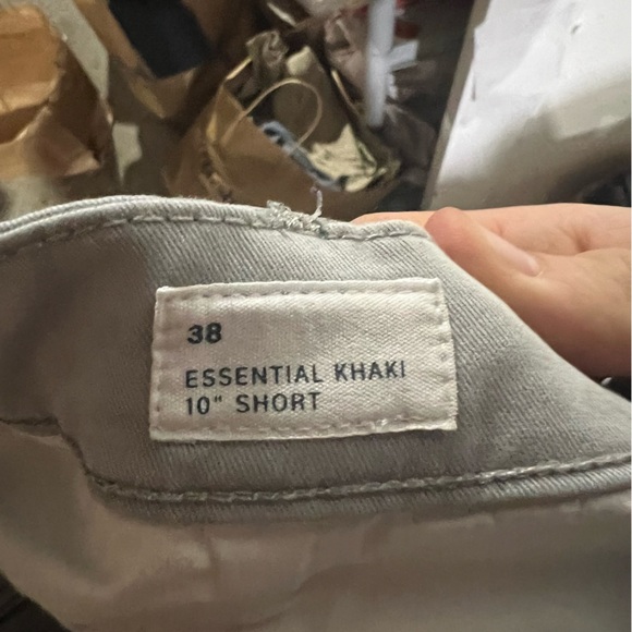 GAP Essential 10 inch Khaki Shorts Size 38 Light Gray - Picture 4 of 4